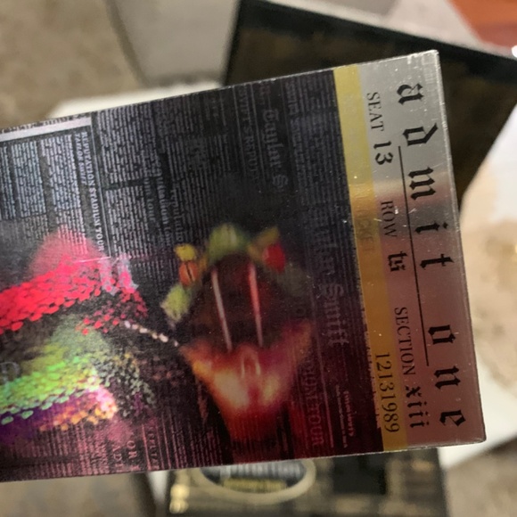 Taylor Swift VIP Reputation Box - Picture 11 of 11